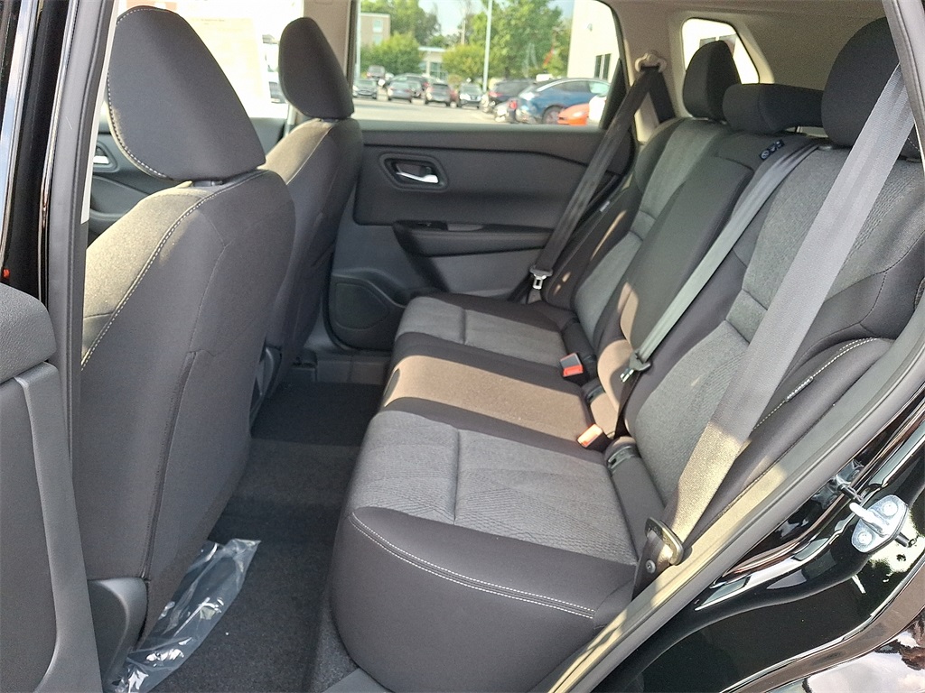 2025 Nissan Rogue SV - Photo 6