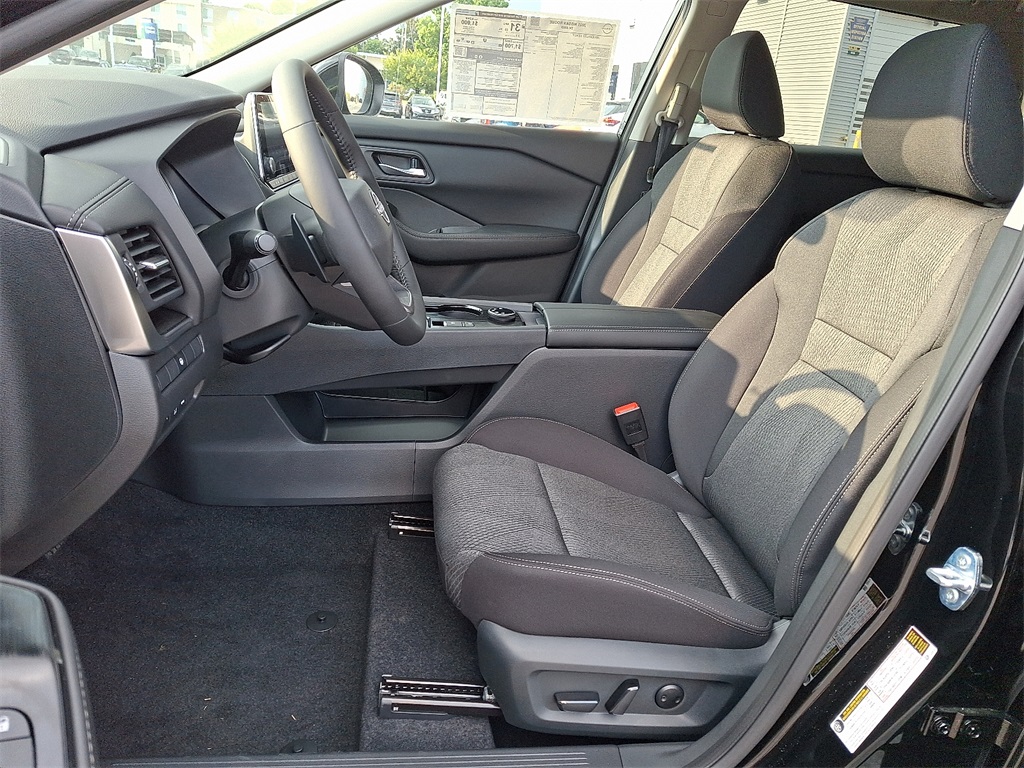 2025 Nissan Rogue SV - Photo 9
