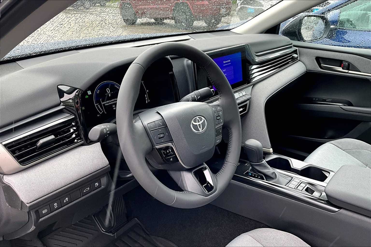 2025 Toyota Camry LE - Photo 9