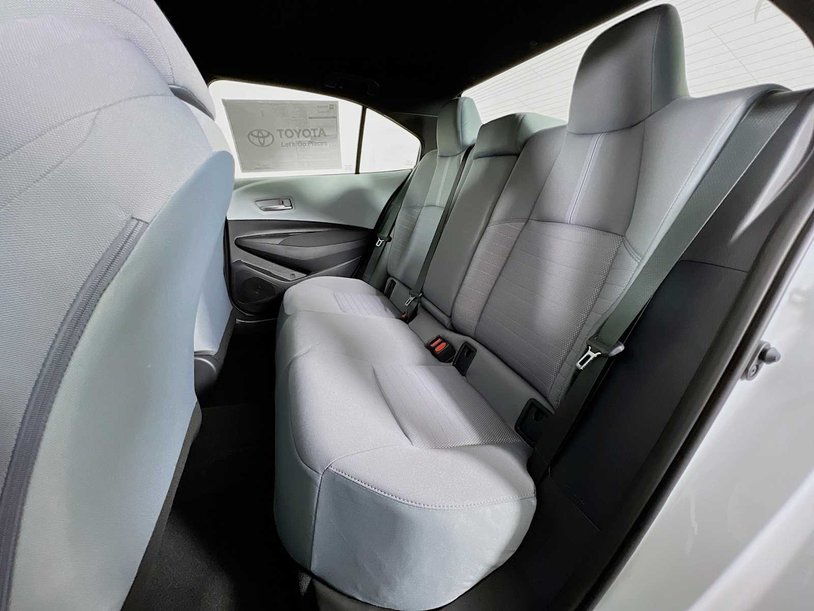 2026 Toyota Corolla SE - Photo 13