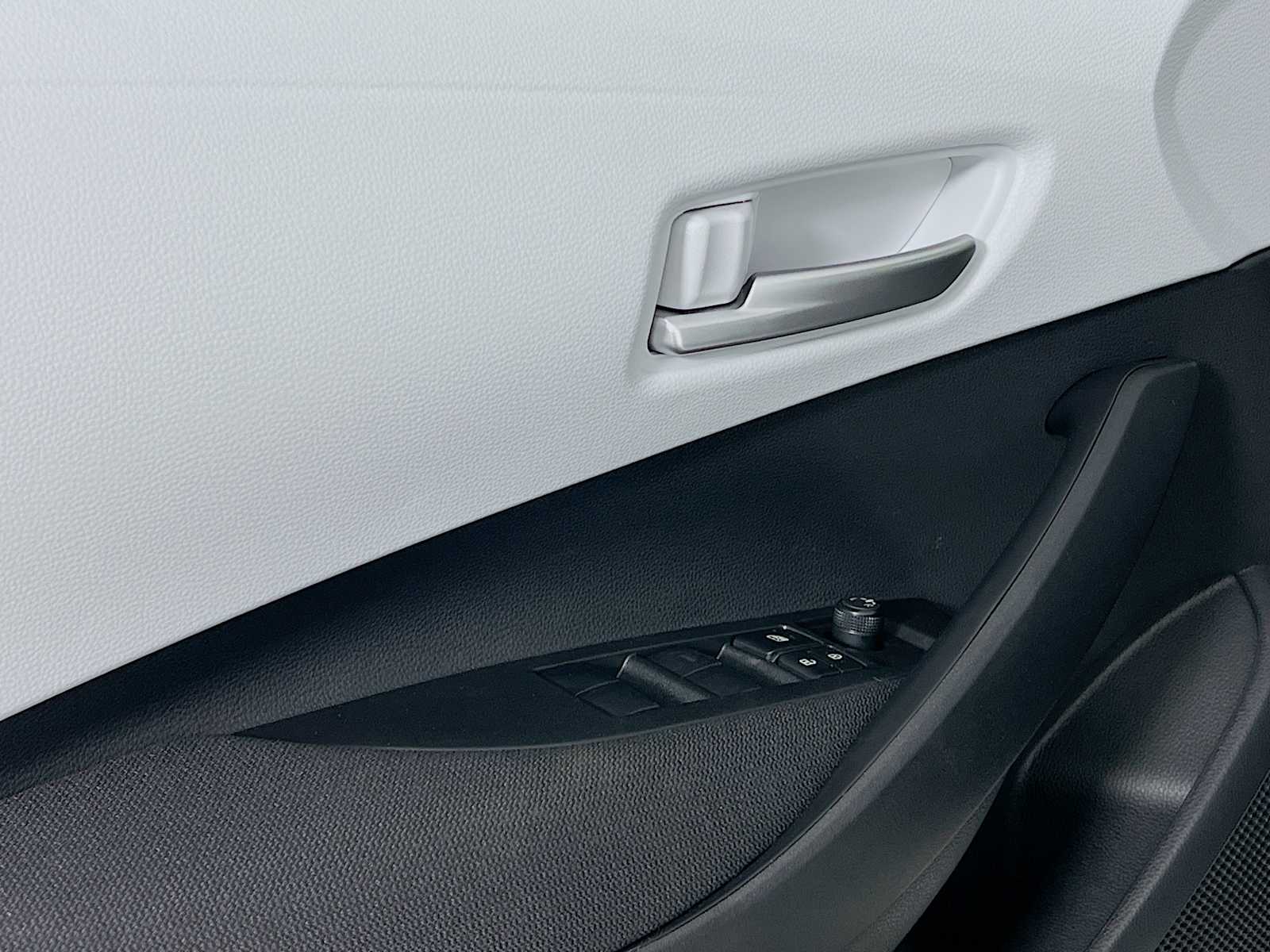 2026 Toyota Corolla SE - Photo 15