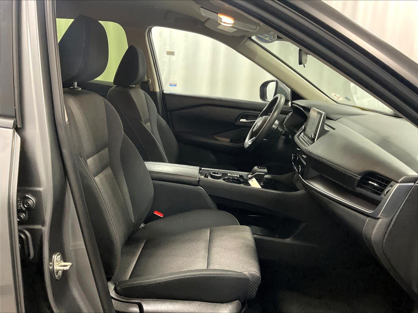 2024 Nissan Rogue SV - Photo 11