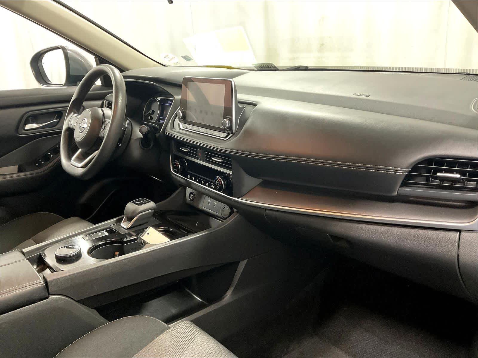 2024 Nissan Rogue SV - Photo 14