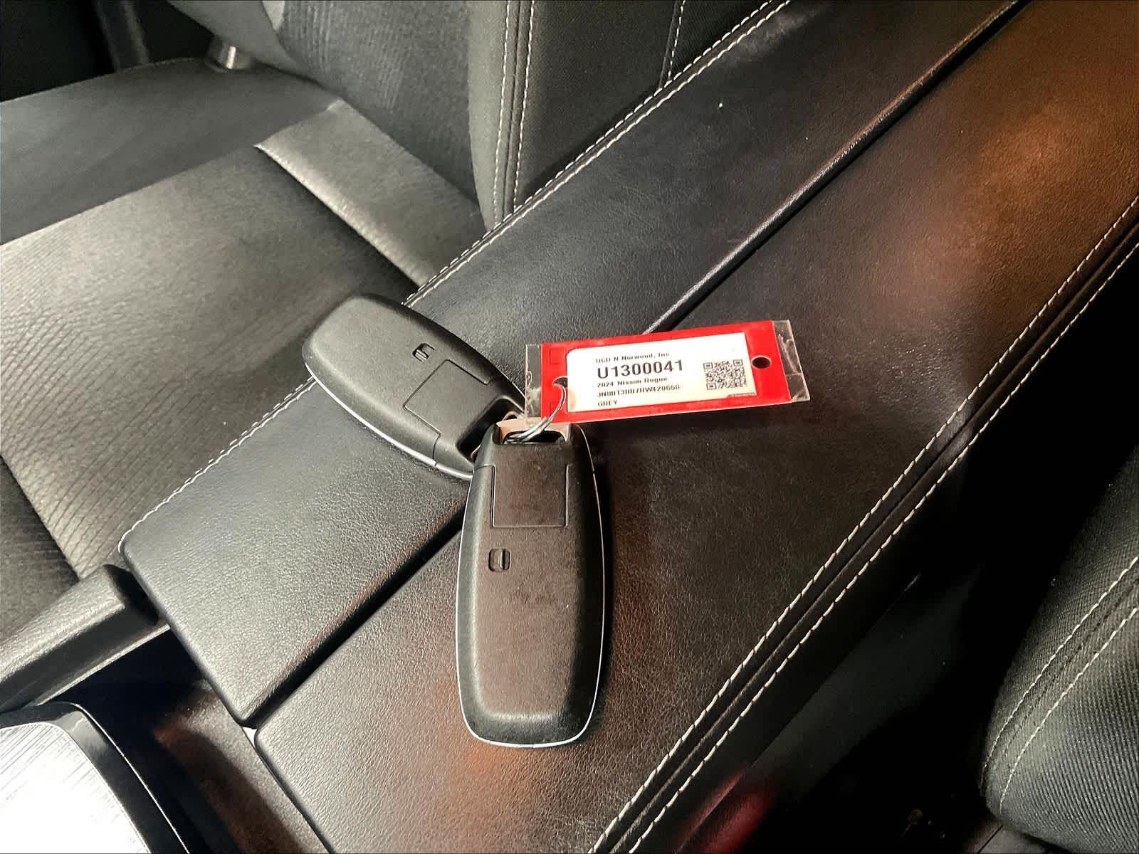 2024 Nissan Rogue SV - Photo 30