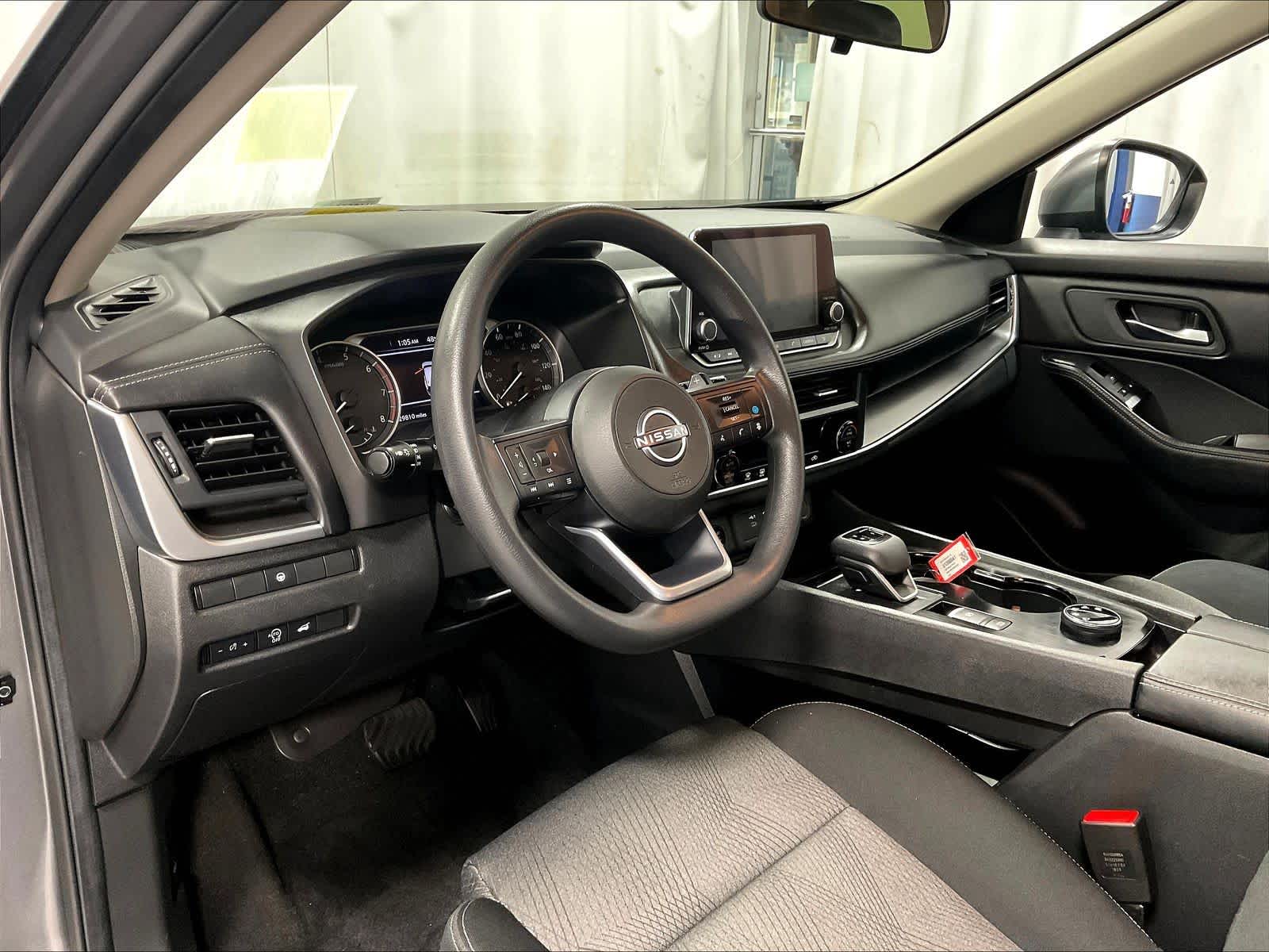 2024 Nissan Rogue SV - Photo 8