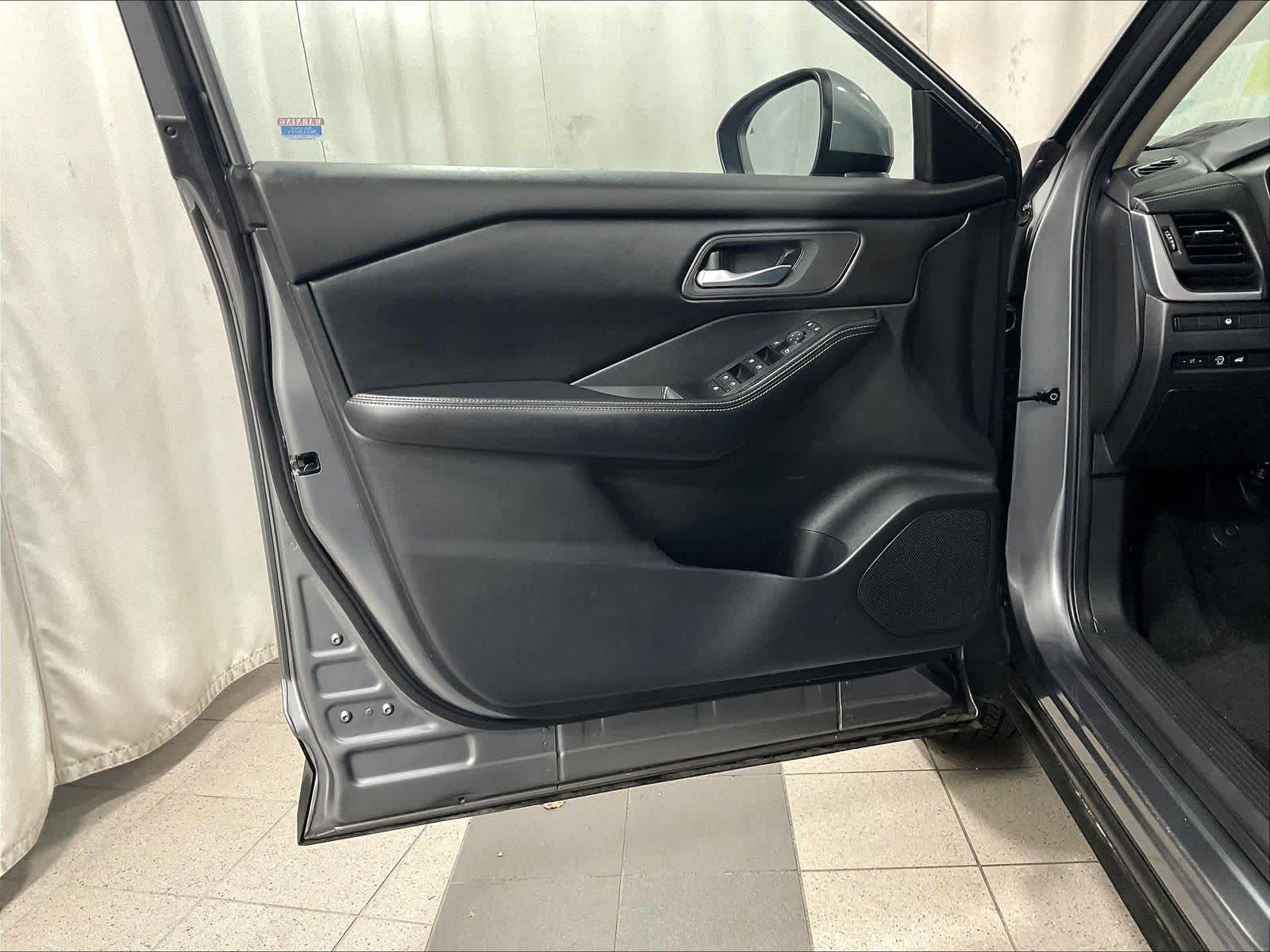 2024 Nissan Rogue SV - Photo 9