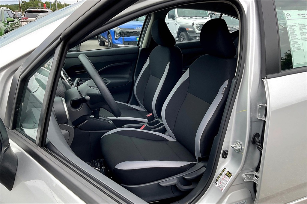 2025 Nissan Versa 1.6 S - Photo 11