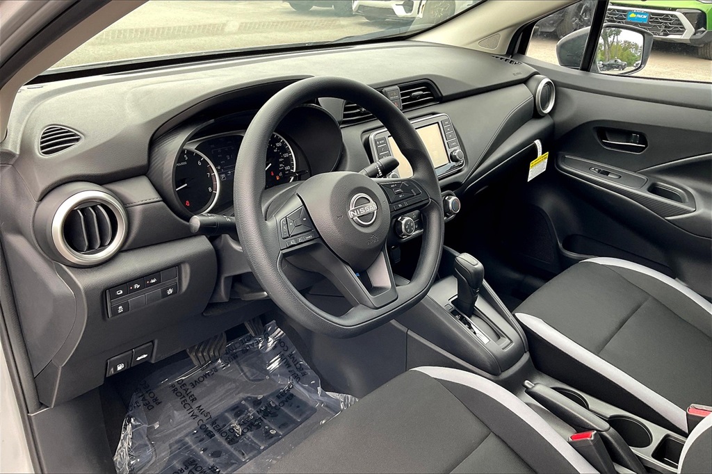 2025 Nissan Versa 1.6 S - Photo 9