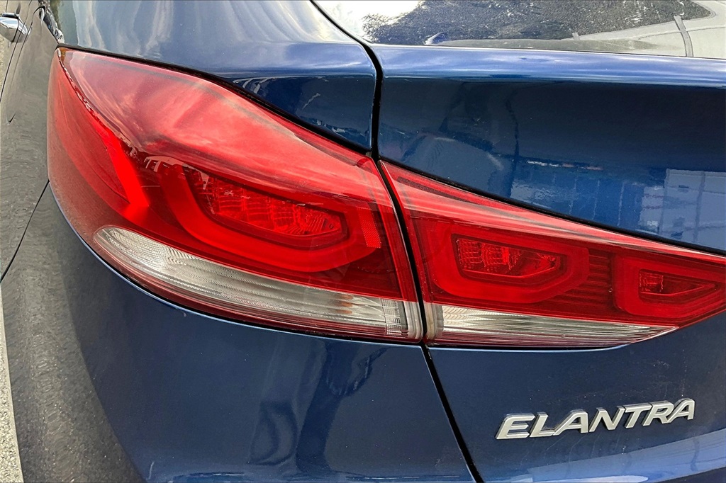 2017 Hyundai Elantra Limited - Photo 32