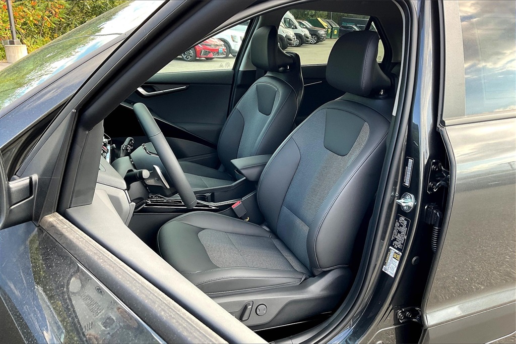 2025 Kia Niro EX - Photo 11