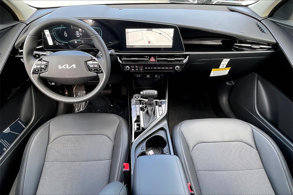 2025 Kia Niro EX - Photo 12