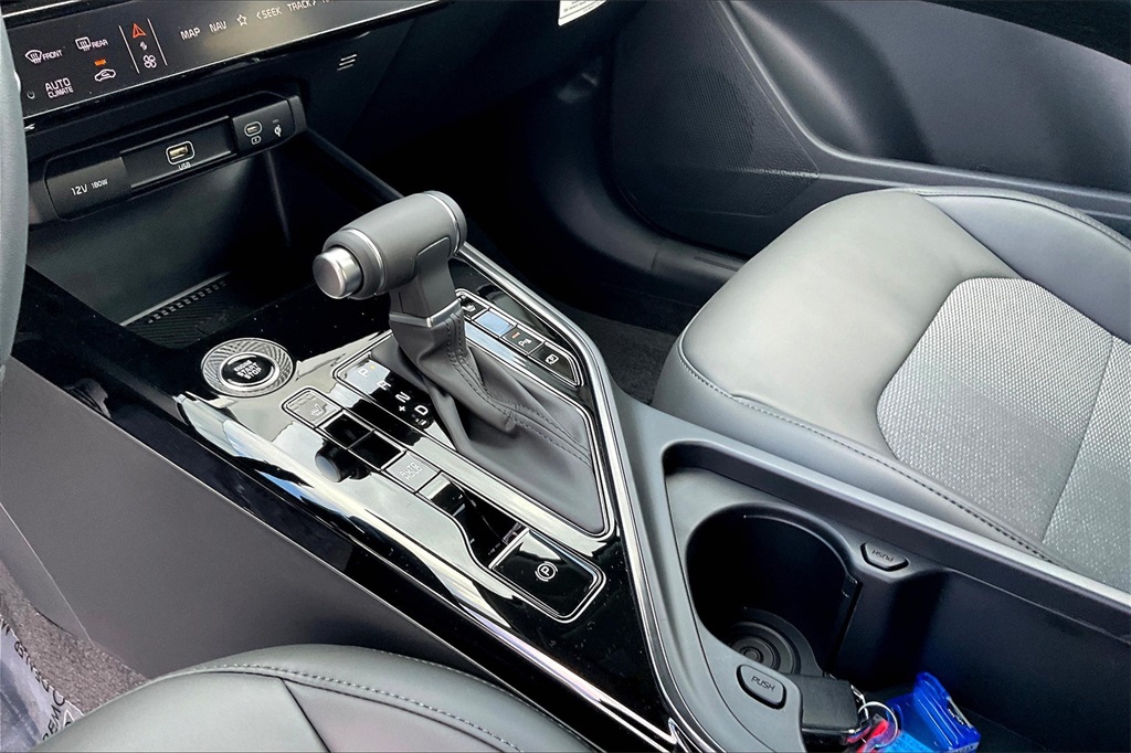 2025 Kia Niro EX - Photo 14