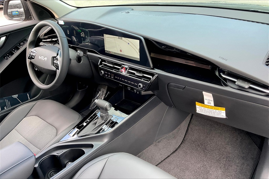 2025 Kia Niro EX - Photo 10