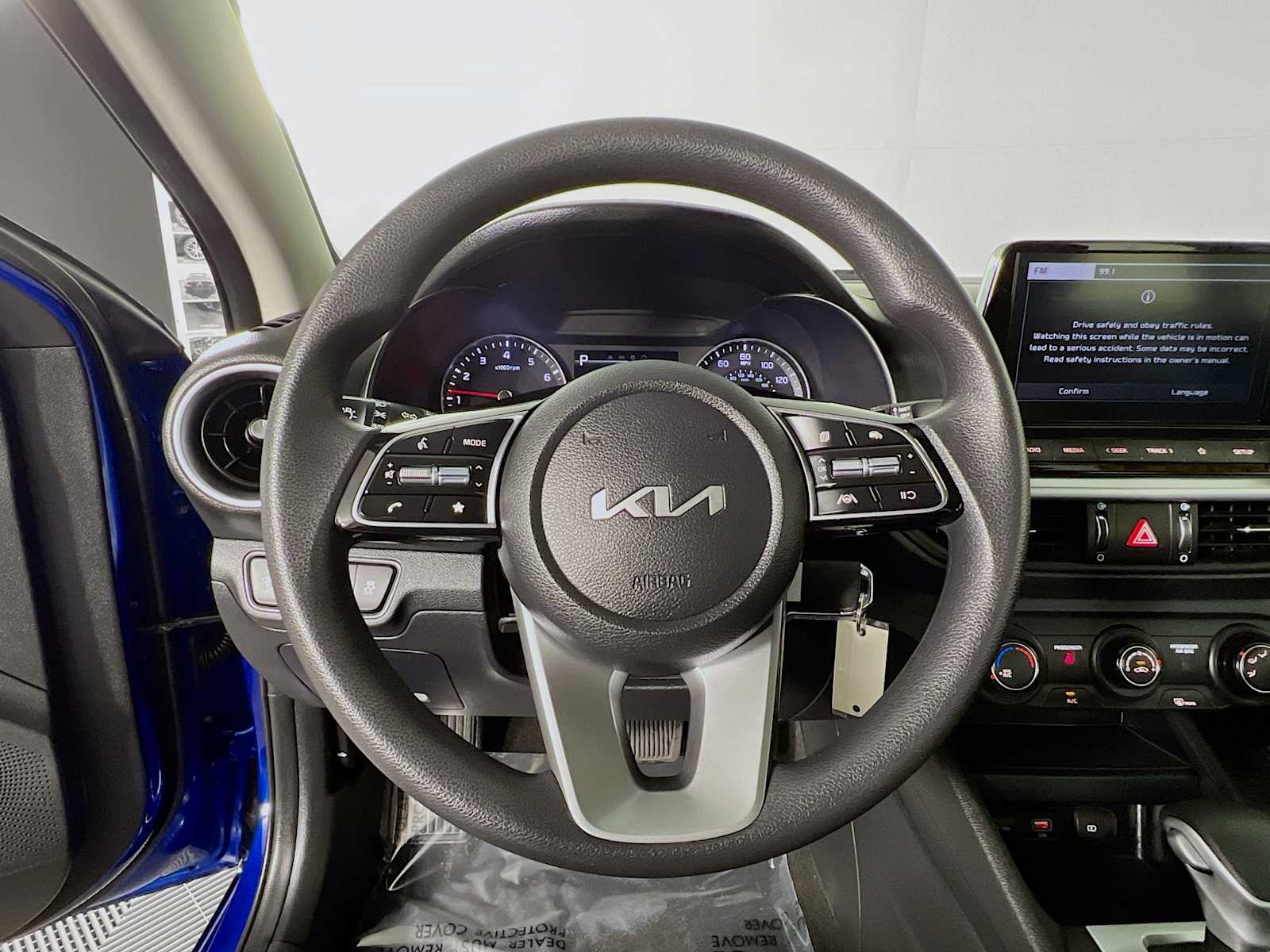2024 Kia Forte LXS - Photo 11
