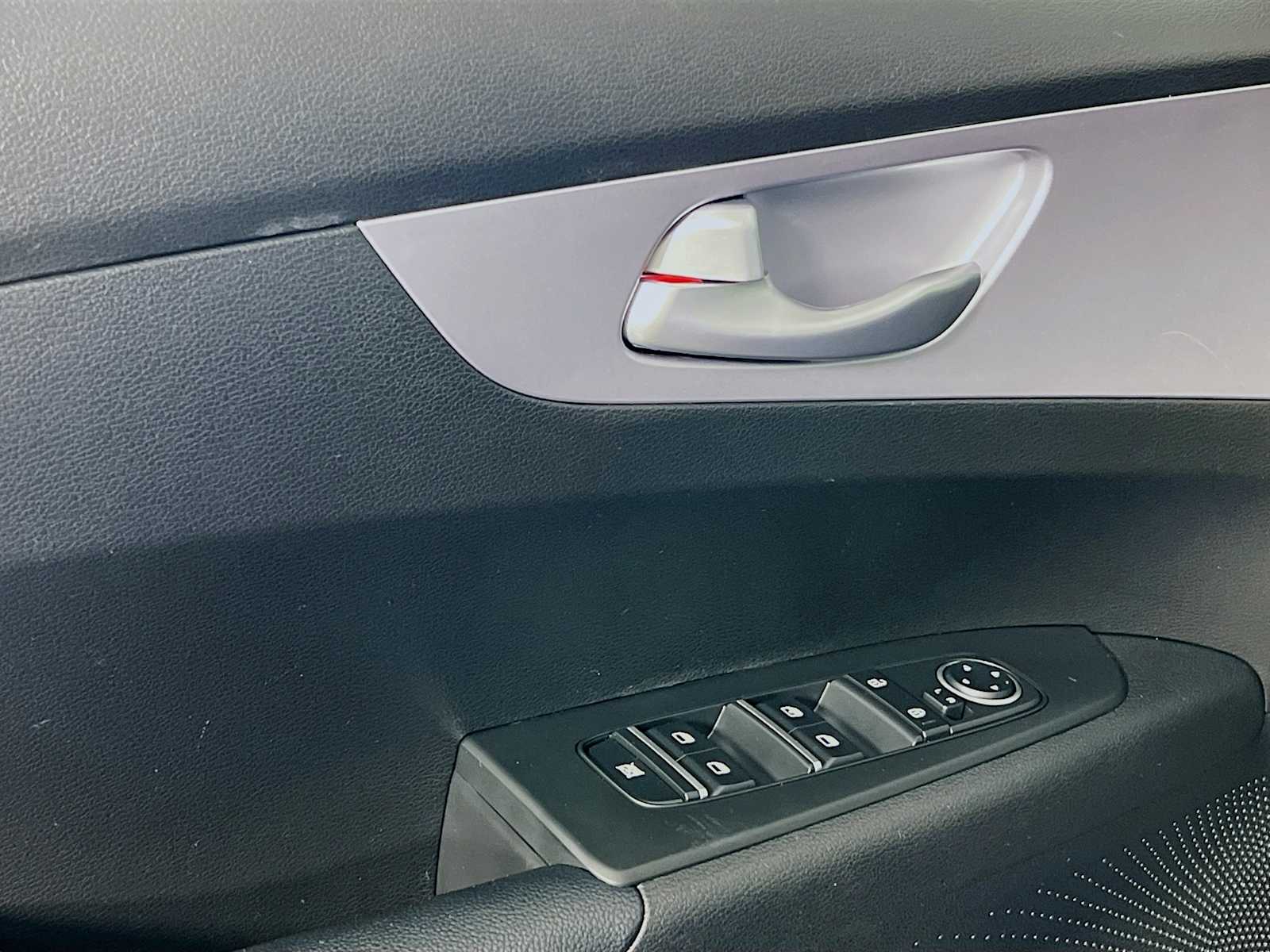 2024 Kia Forte LXS - Photo 17