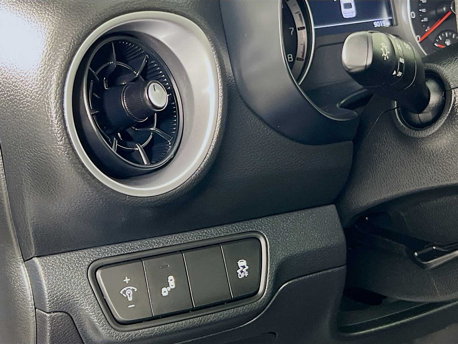 2024 Kia Forte LXS - Photo 10