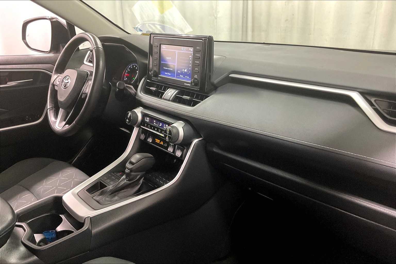 2021 Toyota RAV4 XLE - Photo 14