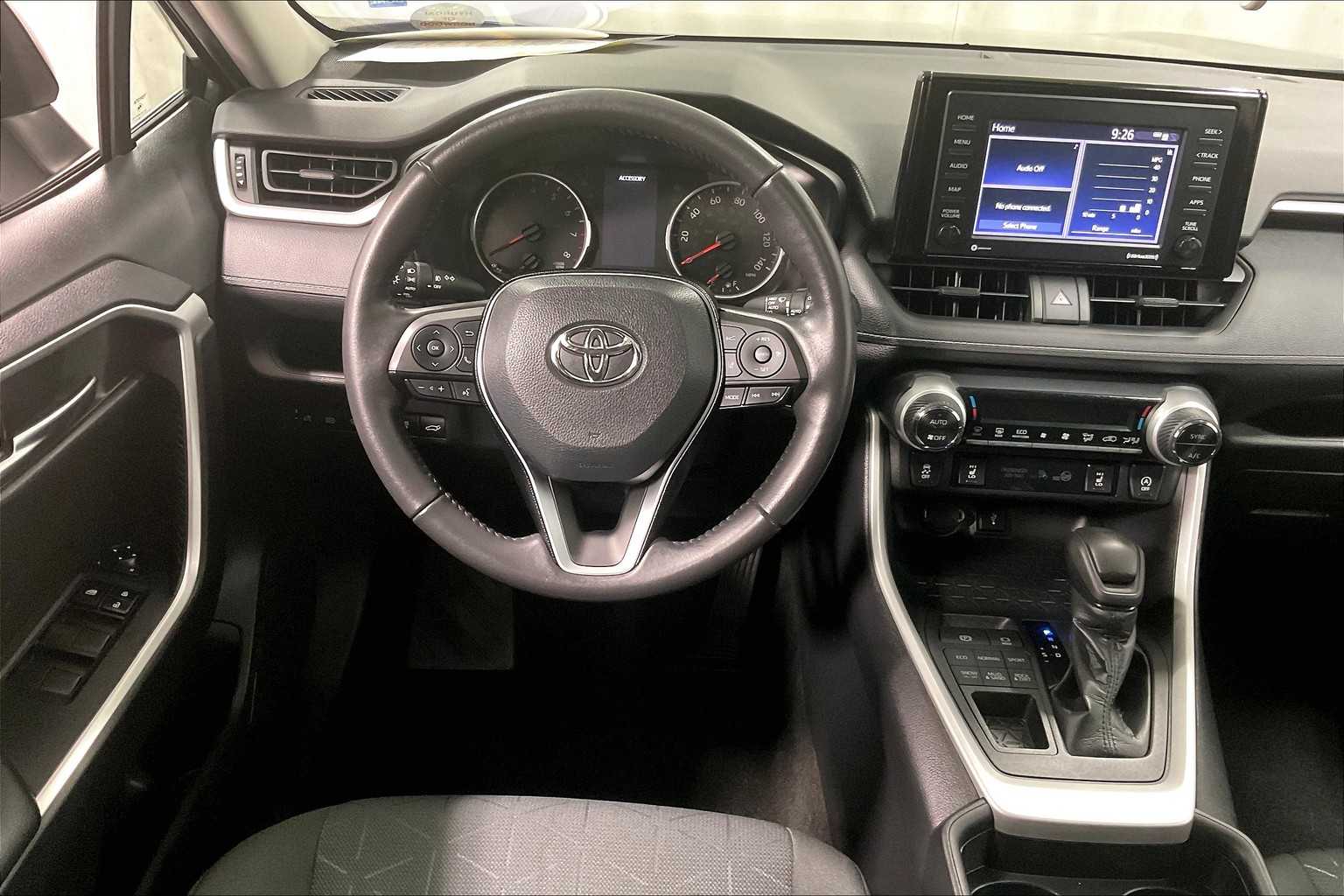 2021 Toyota RAV4 XLE - Photo 17