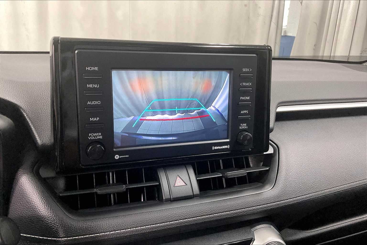 2021 Toyota RAV4 XLE - Photo 19