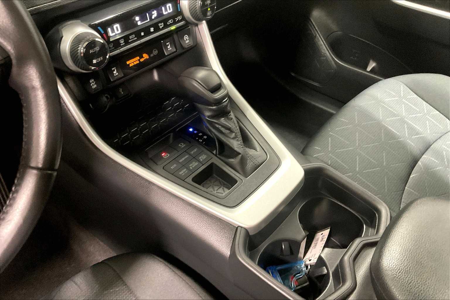 2021 Toyota RAV4 XLE - Photo 20