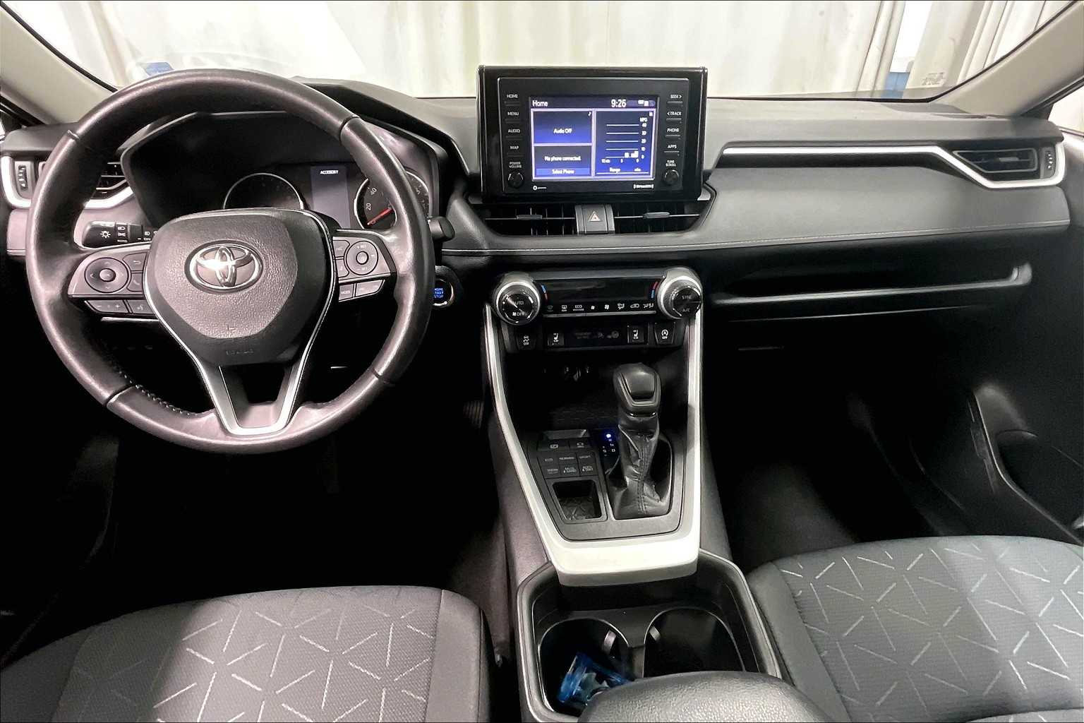 2021 Toyota RAV4 XLE - Photo 21