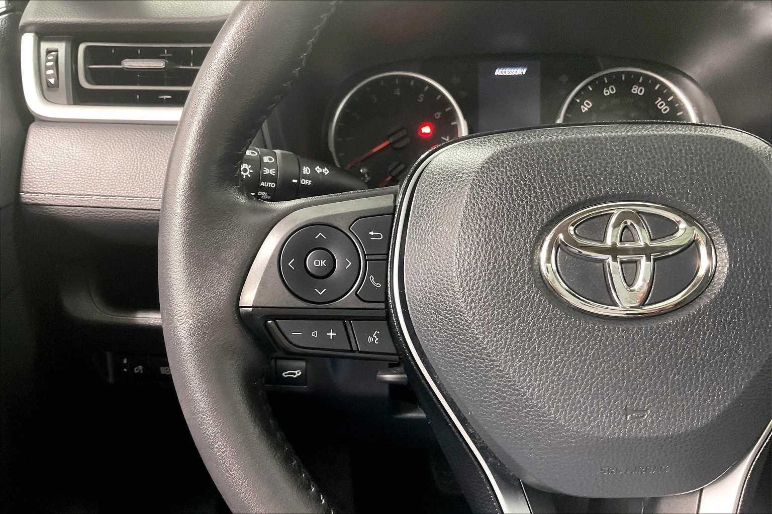 2021 Toyota RAV4 XLE - Photo 23