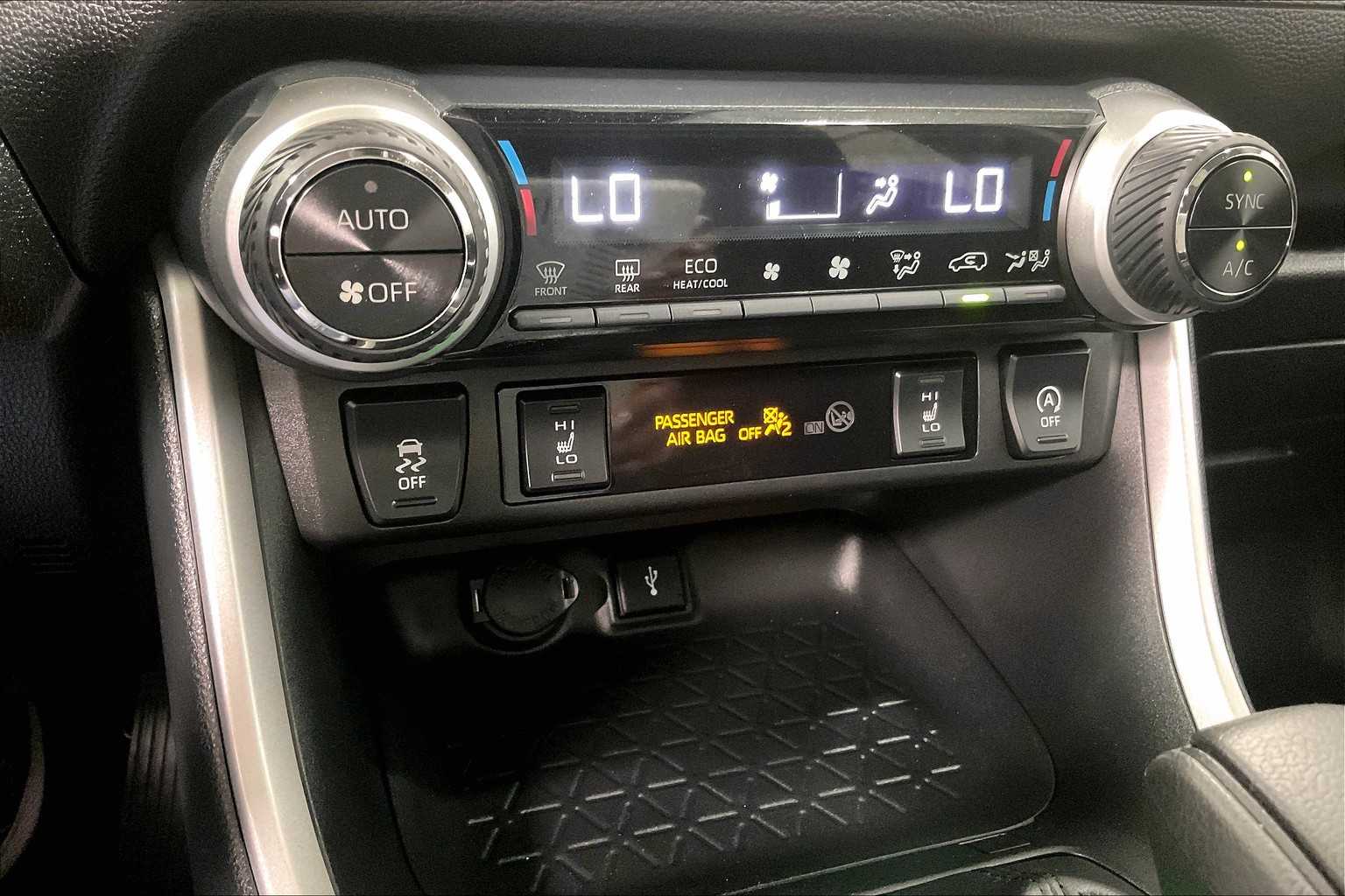 2021 Toyota RAV4 XLE - Photo 26