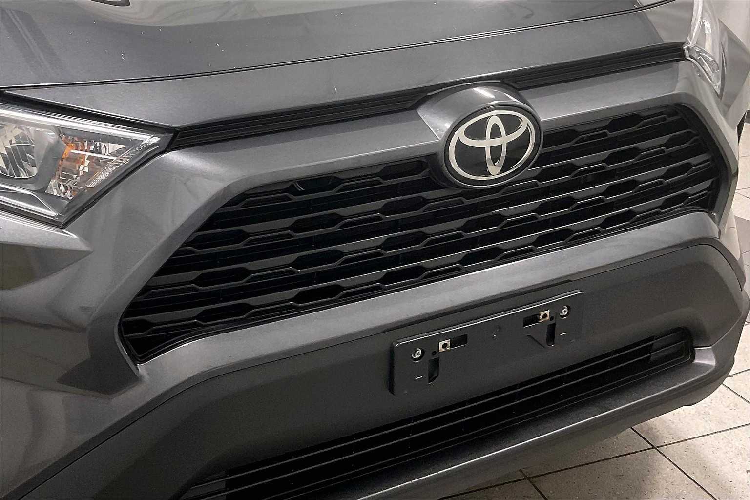 2021 Toyota RAV4 XLE - Photo 32