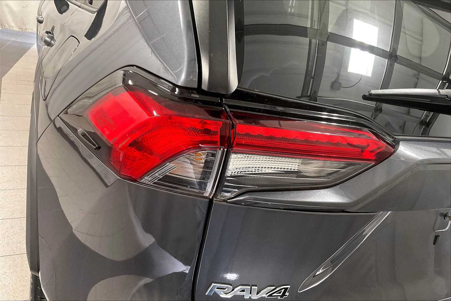 2021 Toyota RAV4 XLE - Photo 34