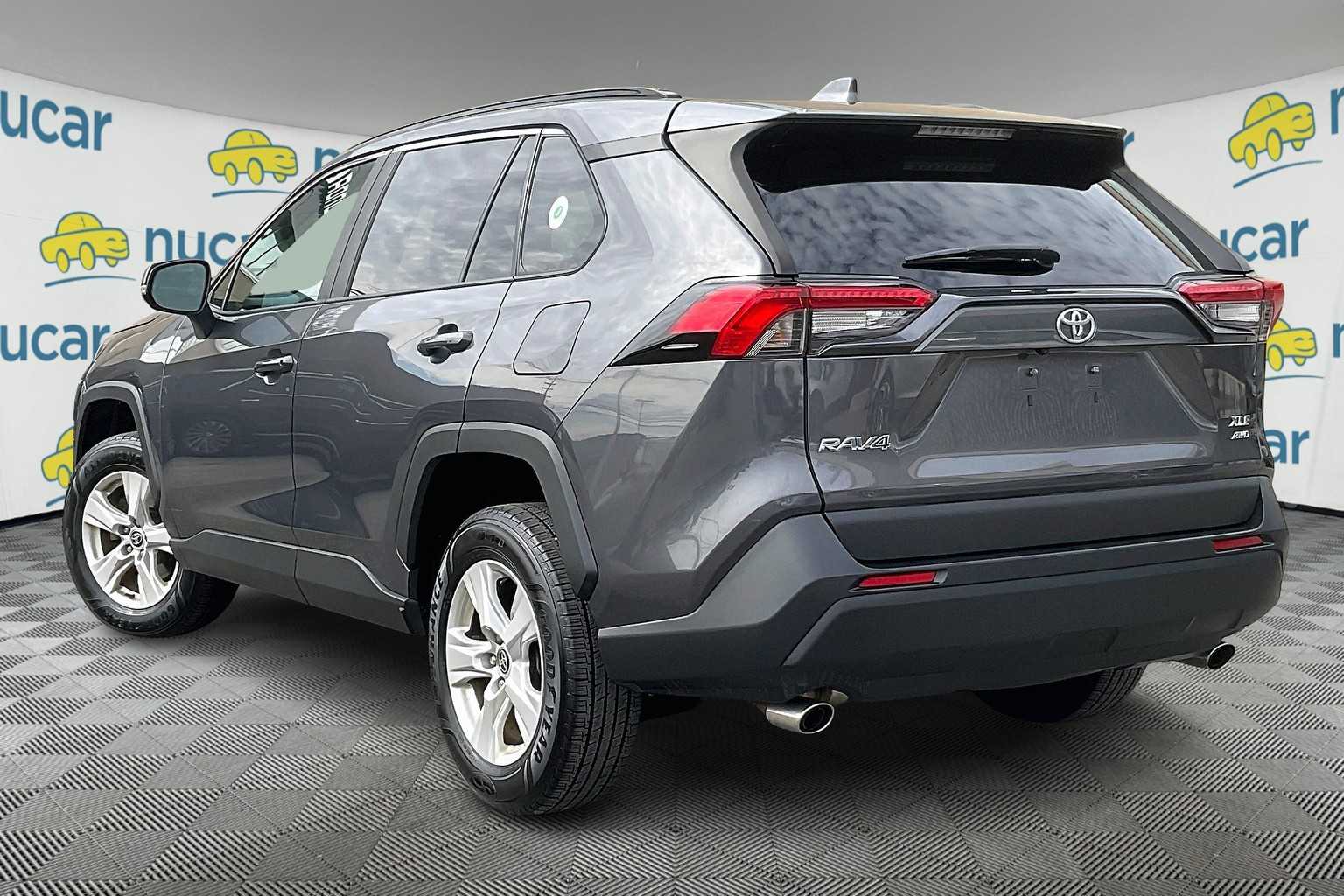 2021 Toyota RAV4 XLE - Photo 4