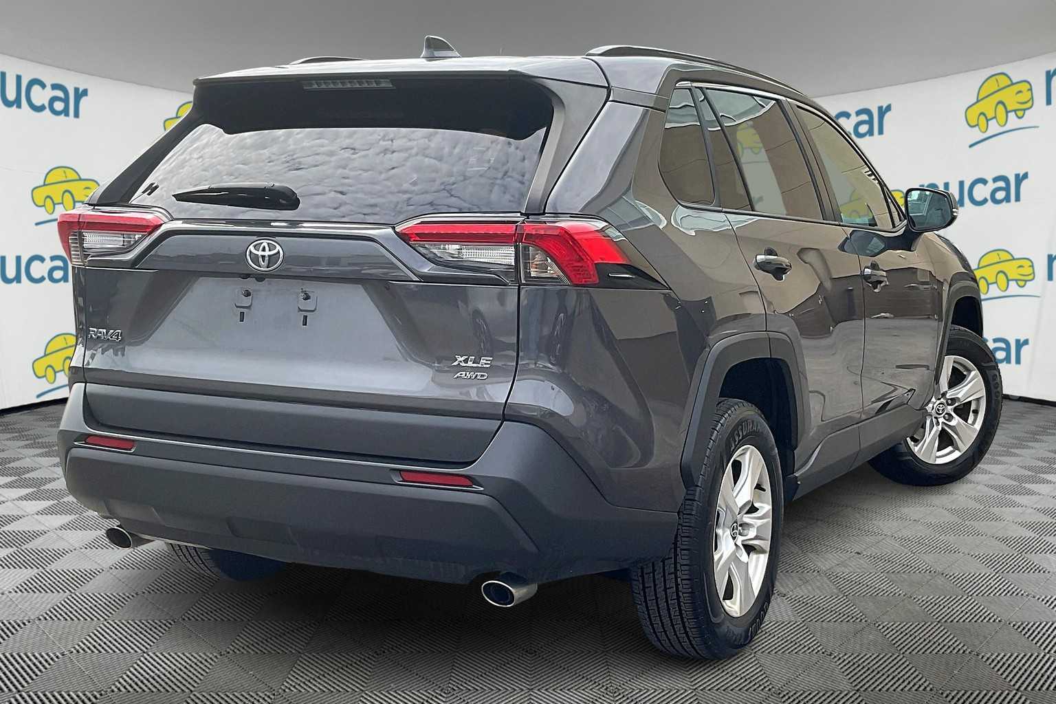 2021 Toyota RAV4 XLE - Photo 6