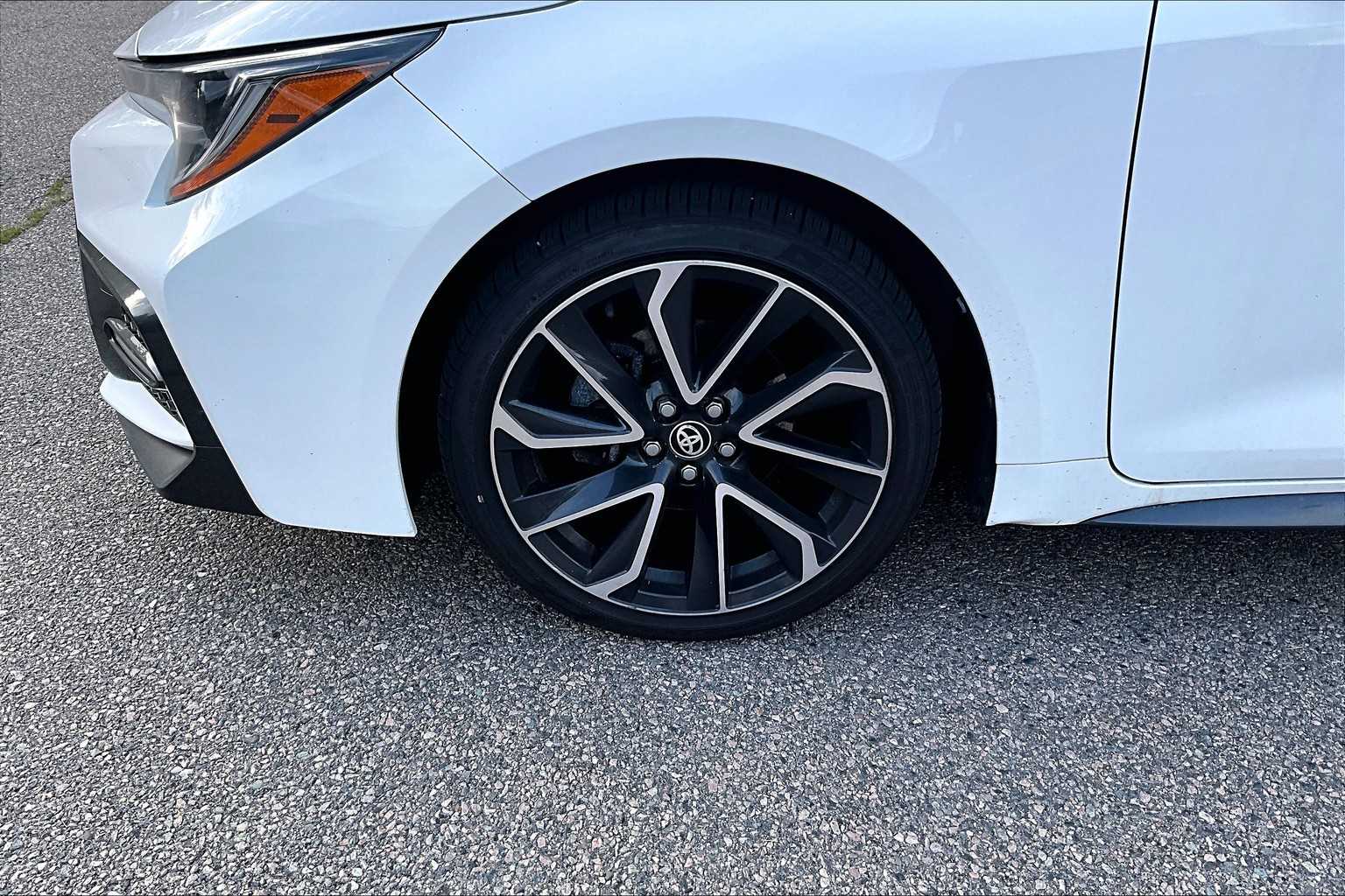 2020 Toyota Corolla SE - Photo 3