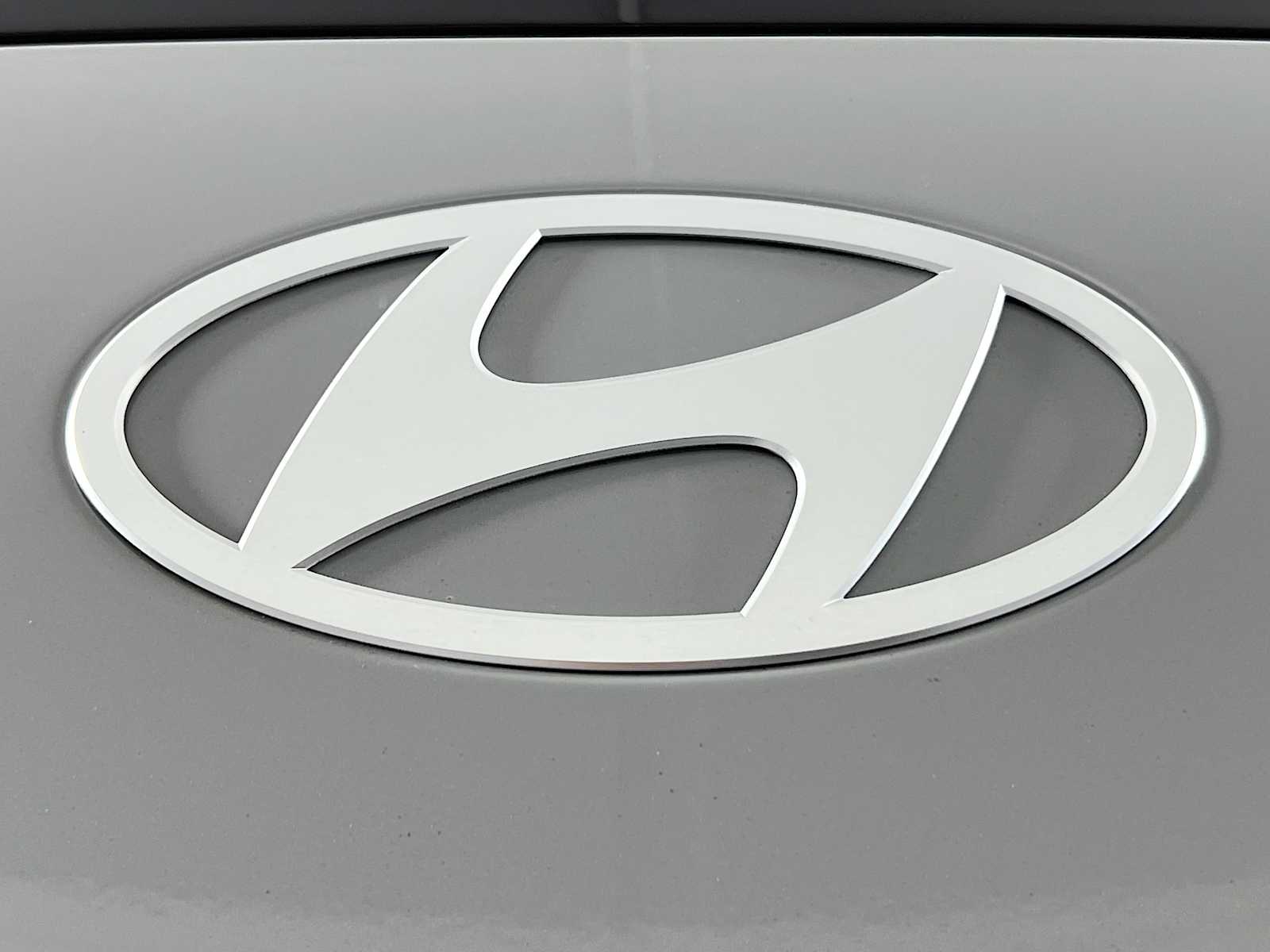 2025 Hyundai Kona SEL - Photo 18