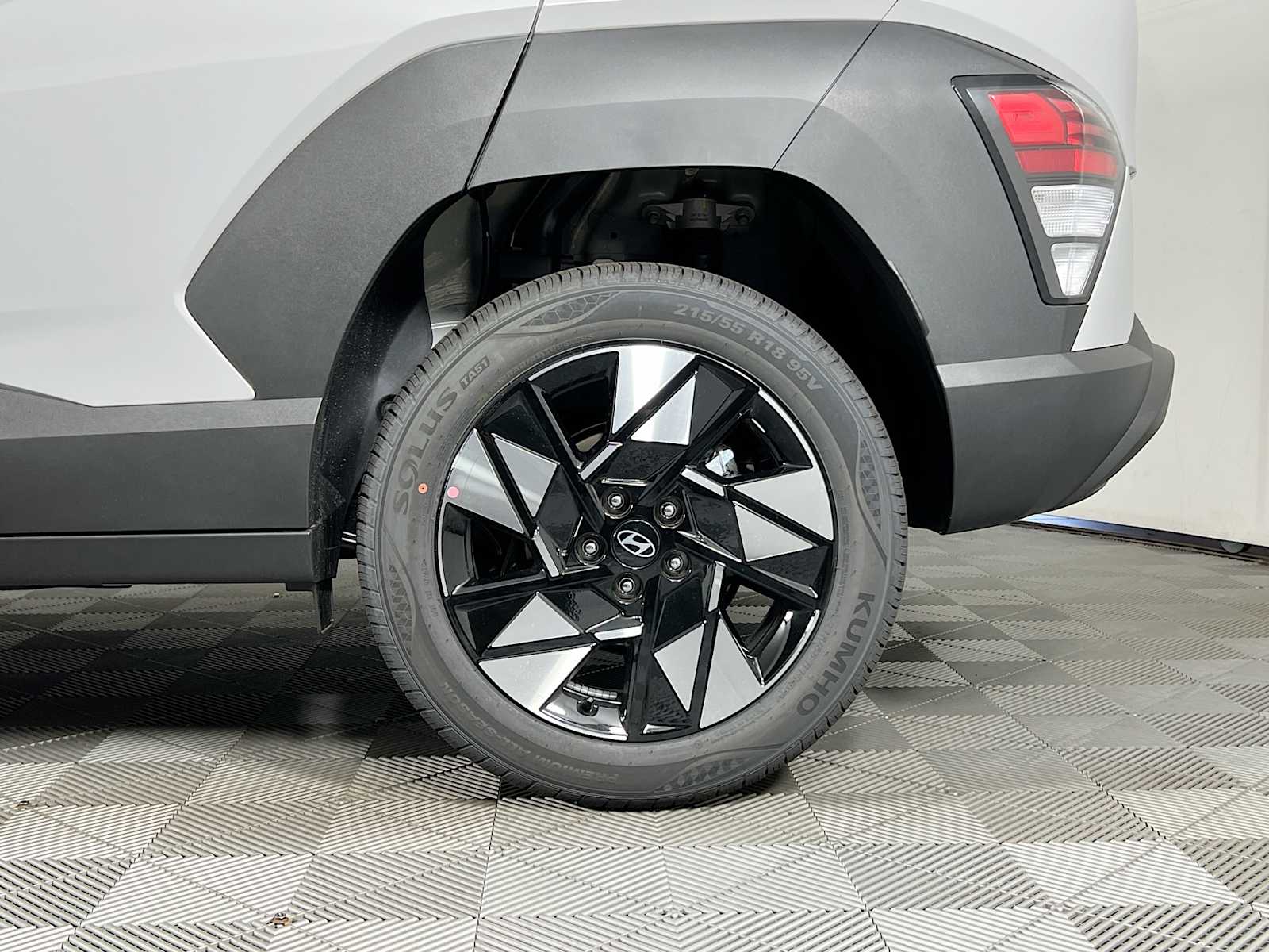 2025 Hyundai Kona SEL - Photo 19