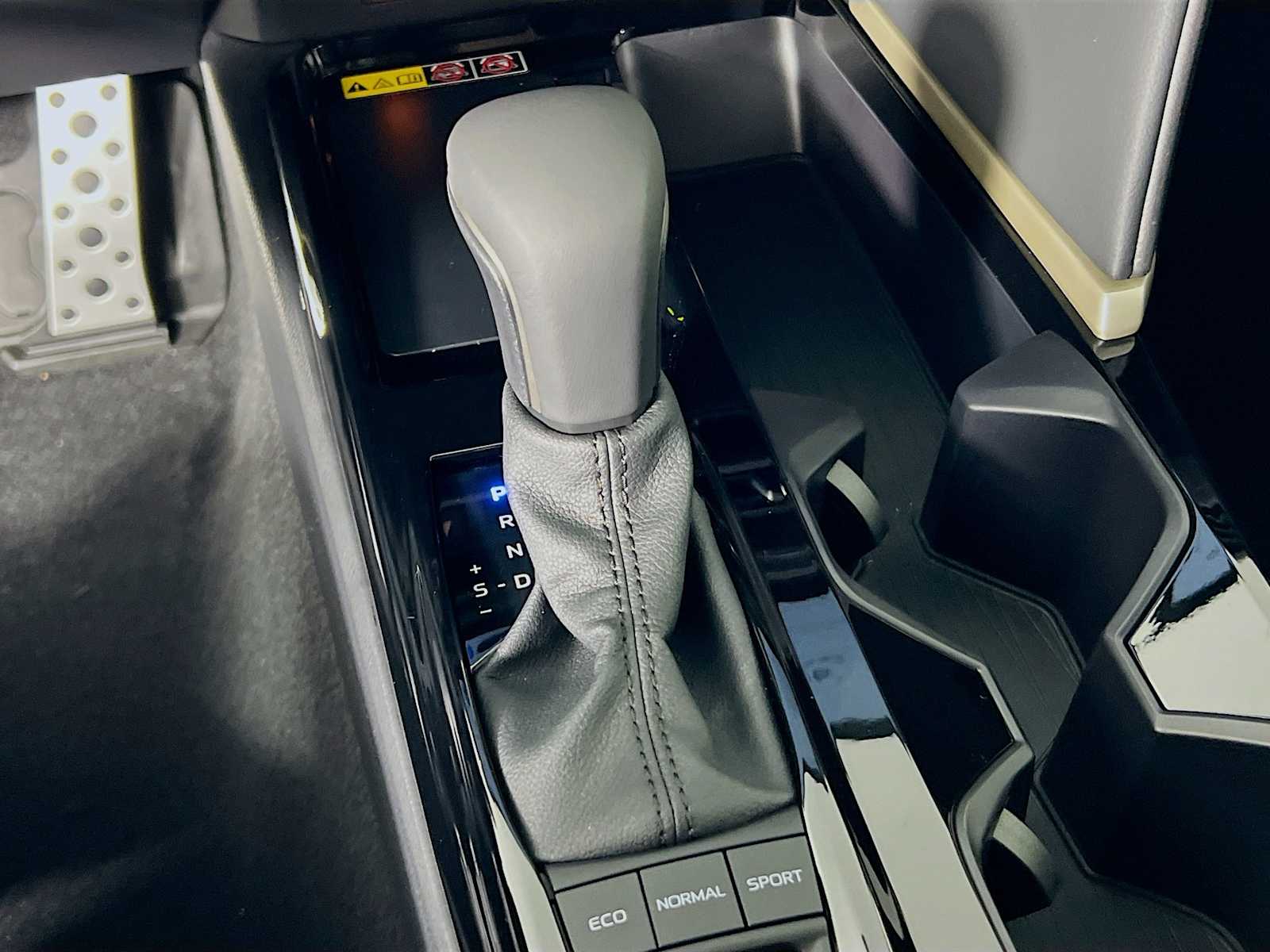 2025 Toyota Camry XSE - Photo 11