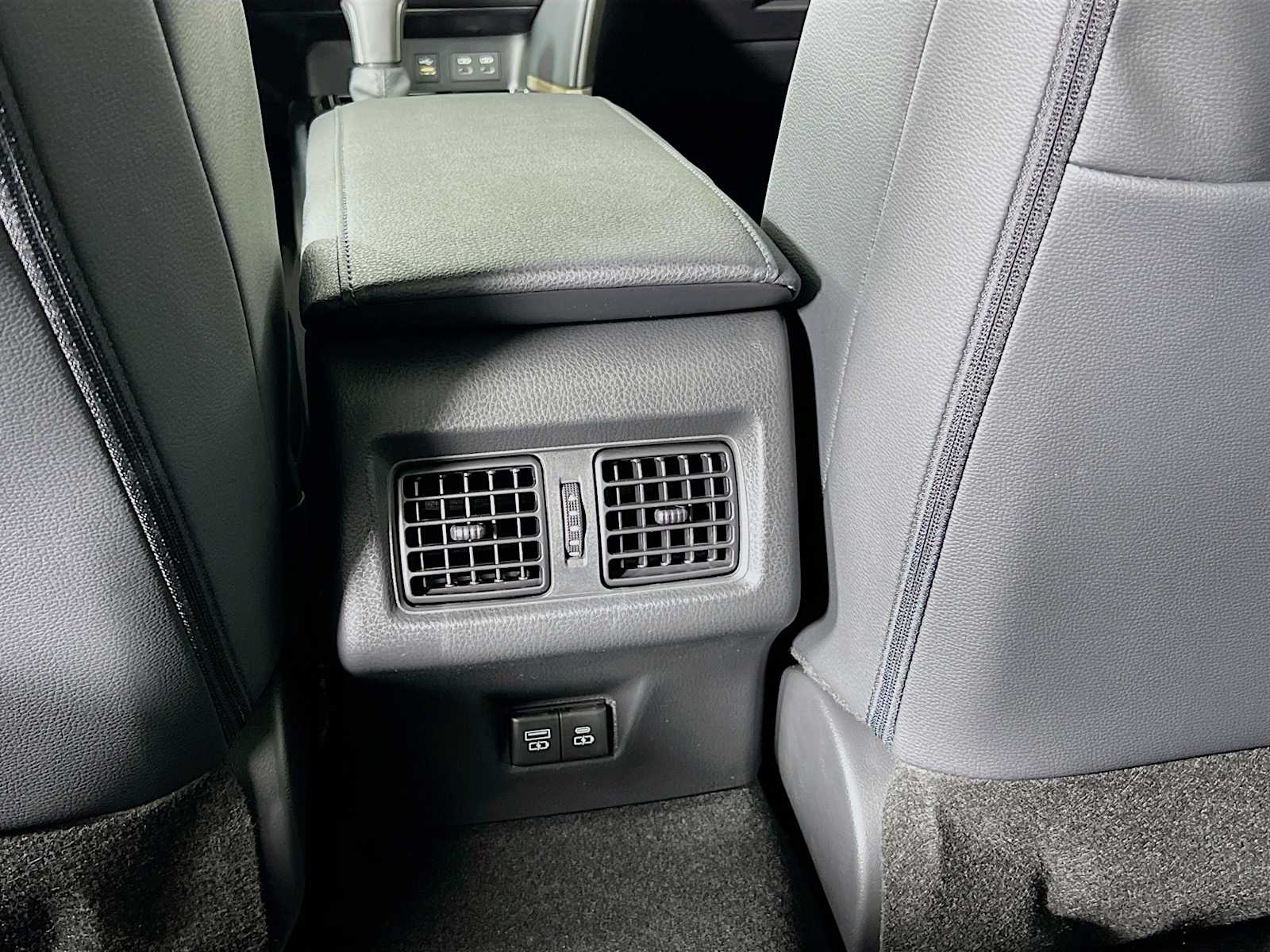 2025 Toyota Camry XSE - Photo 14