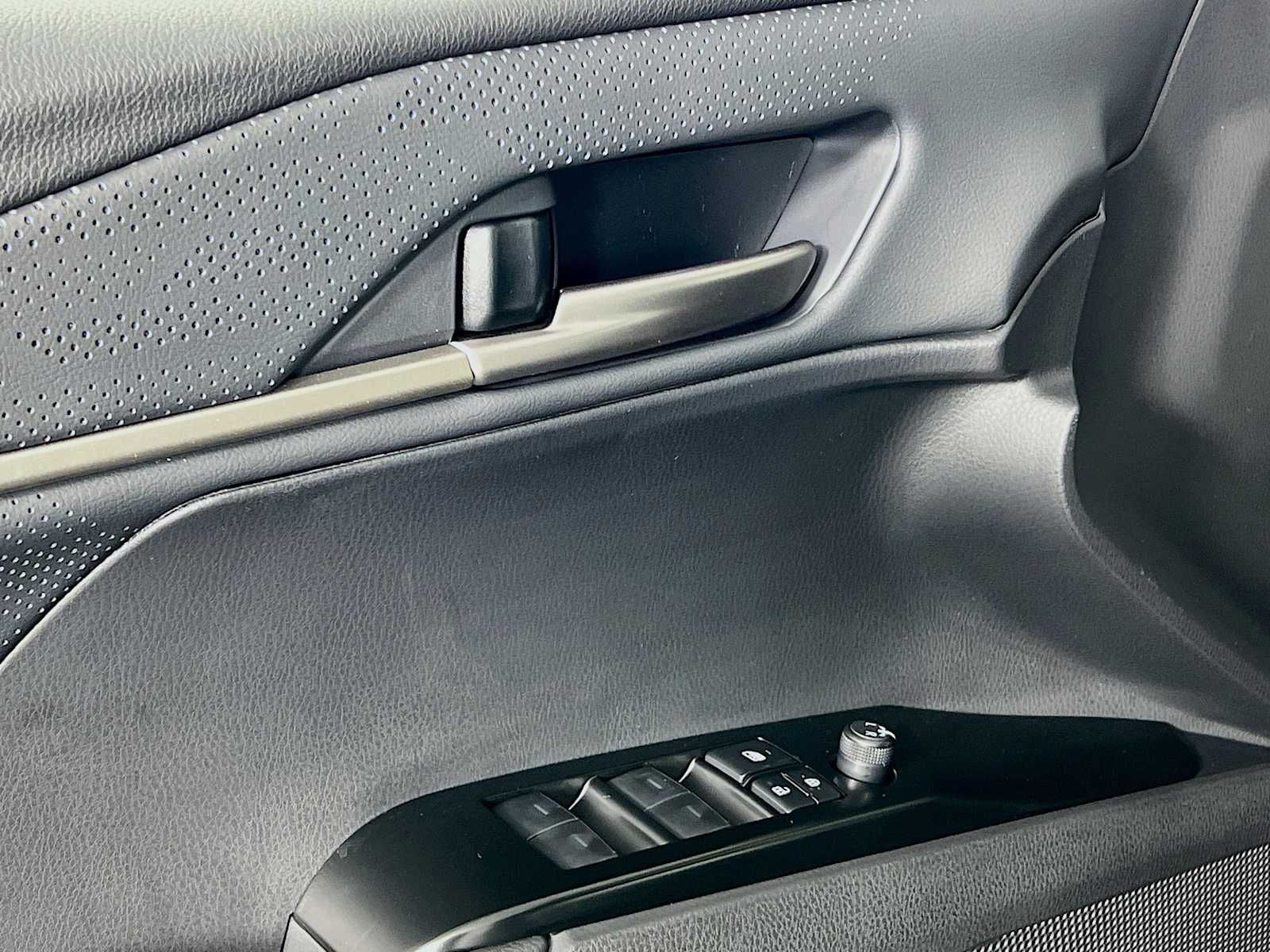 2025 Toyota Camry XSE - Photo 16