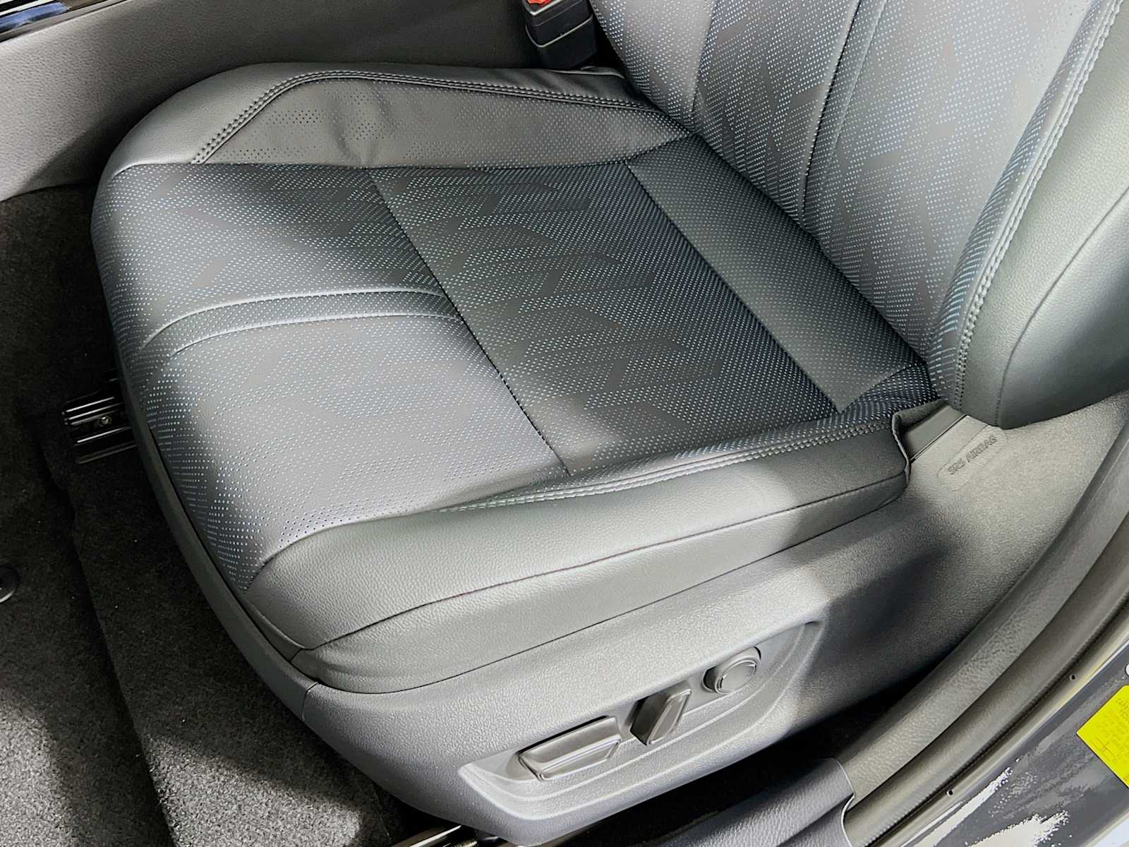 2025 Toyota Camry XSE - Photo 17