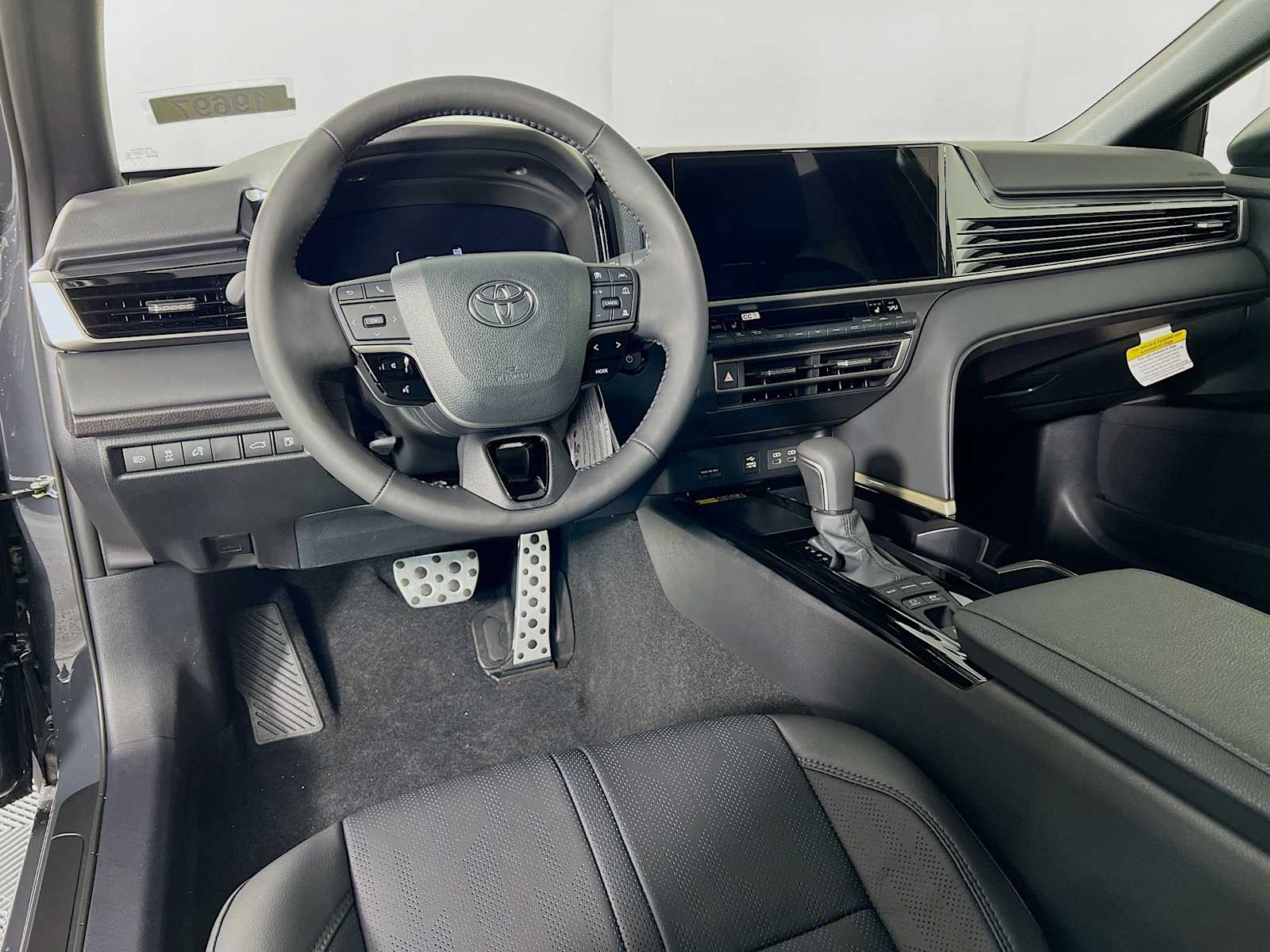 2025 Toyota Camry XSE - Photo 6