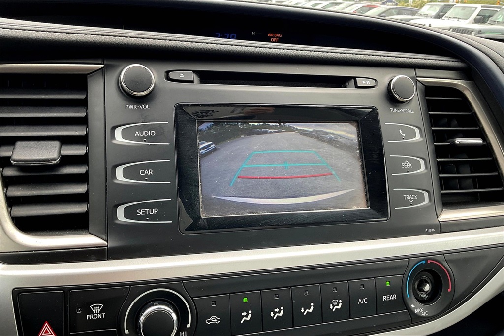 2019 Toyota Highlander LE - Photo 19