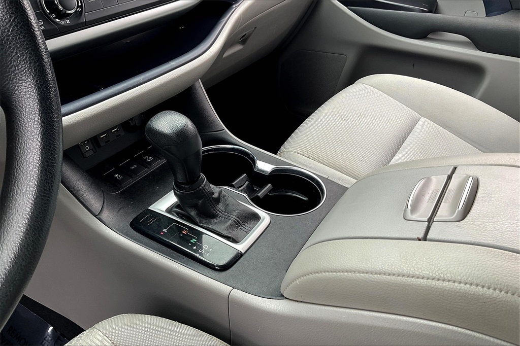 2019 Toyota Highlander LE - Photo 20