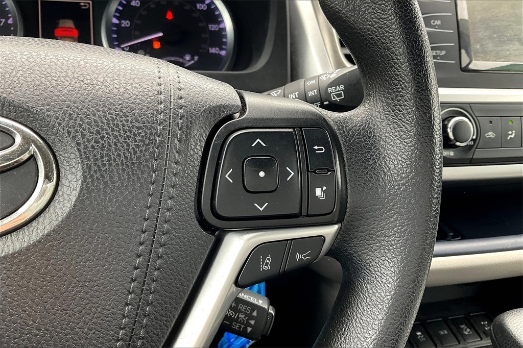 2019 Toyota Highlander LE - Photo 23