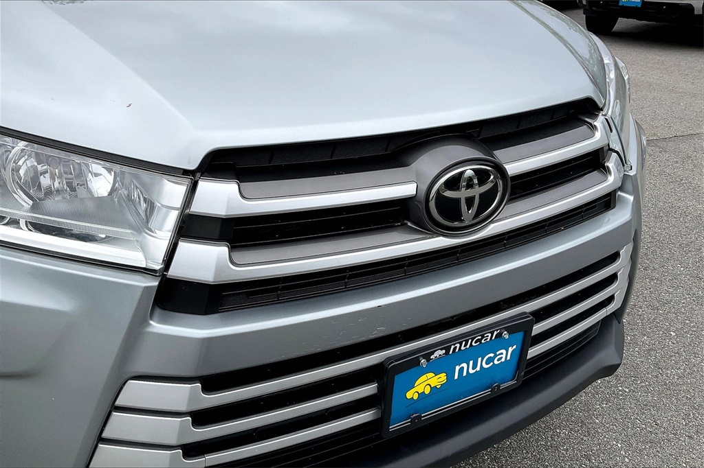 2019 Toyota Highlander LE - Photo 28