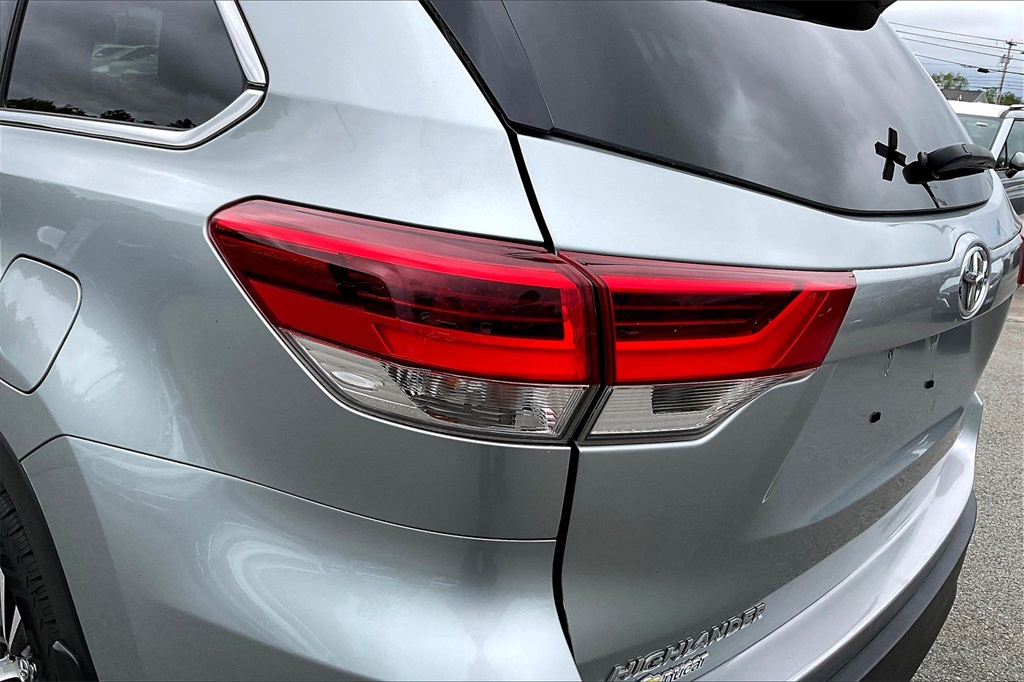 2019 Toyota Highlander LE - Photo 30