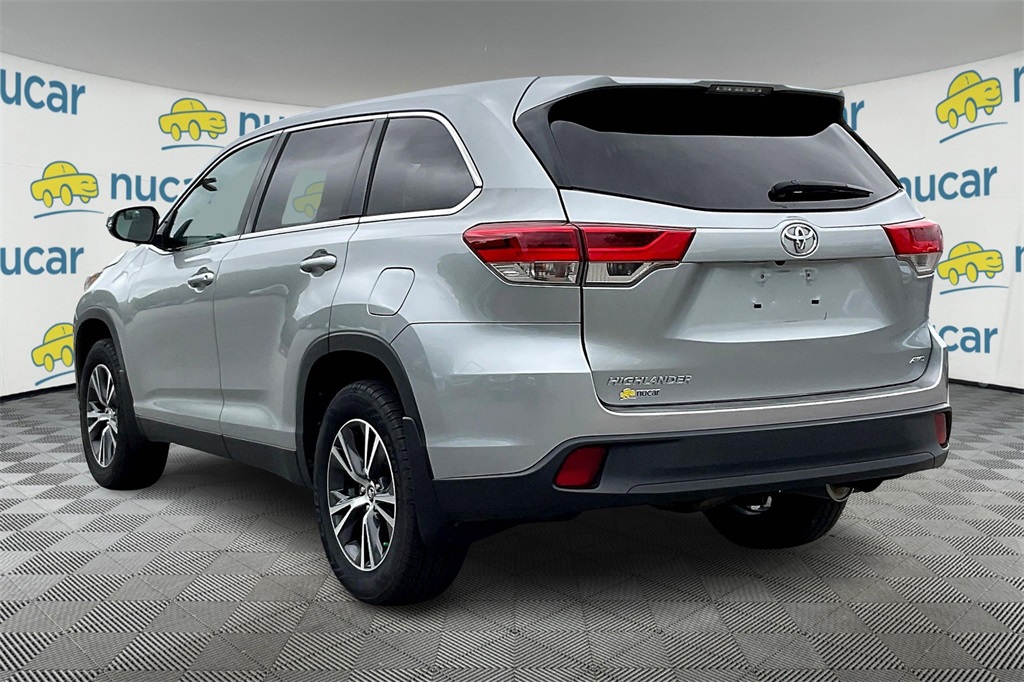 2019 Toyota Highlander LE - Photo 4