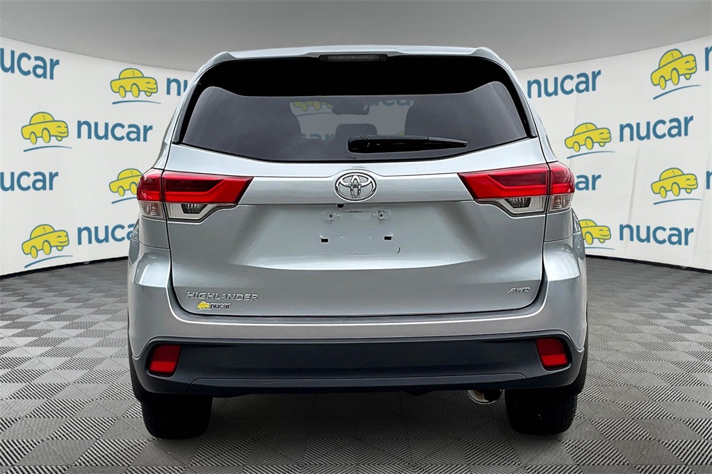 2019 Toyota Highlander LE - Photo 5