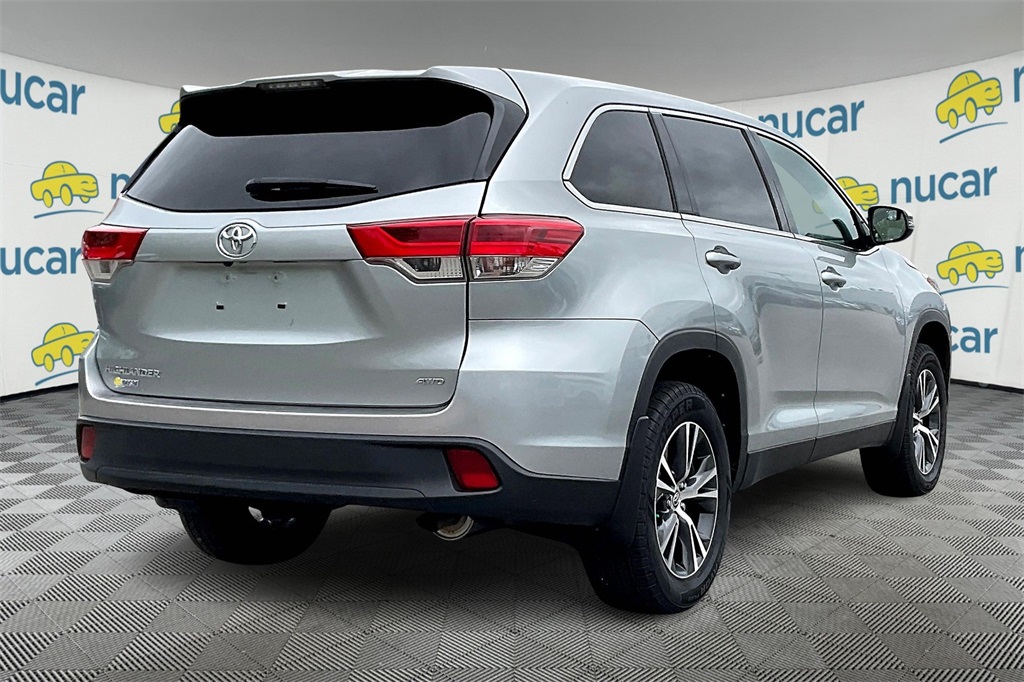 2019 Toyota Highlander LE - Photo 6
