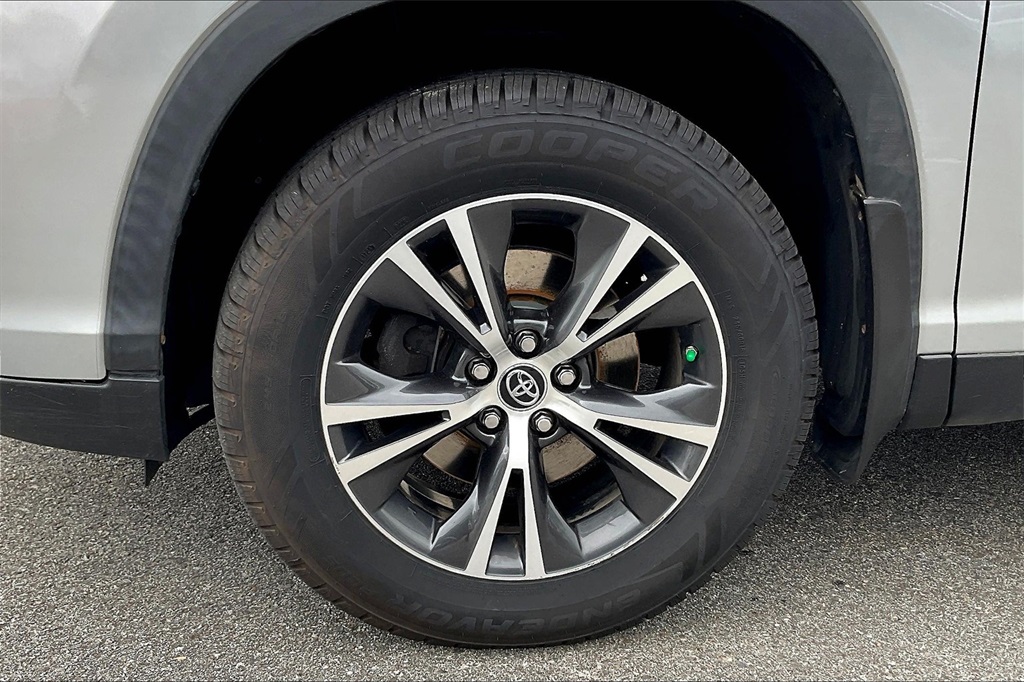 2019 Toyota Highlander LE - Photo 7