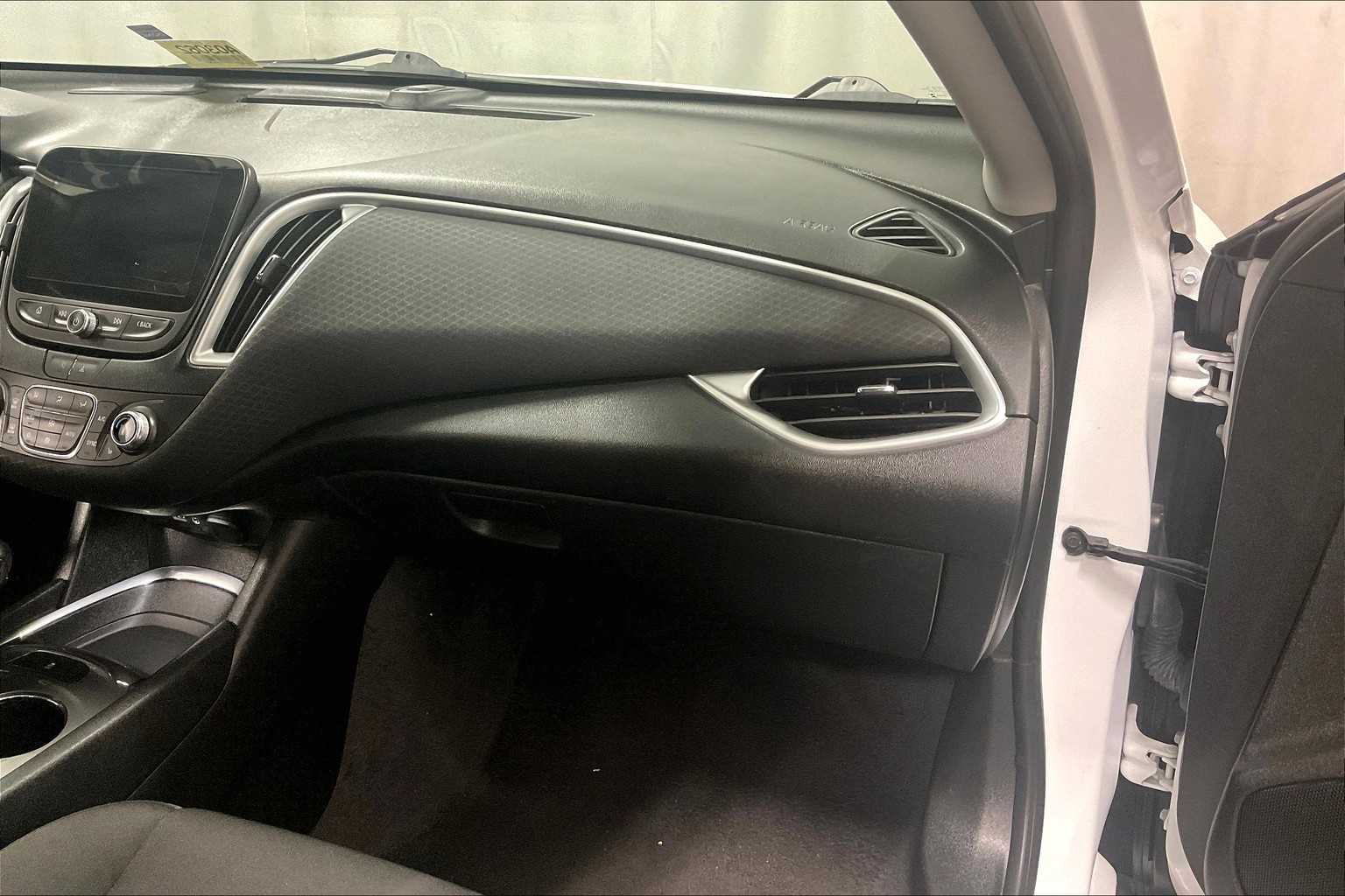 2023 Chevrolet Malibu LT - Photo 13