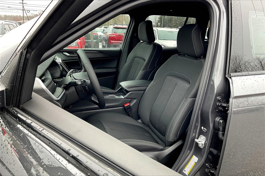 2025 Jeep Grand Cherokee Laredo - Photo 11